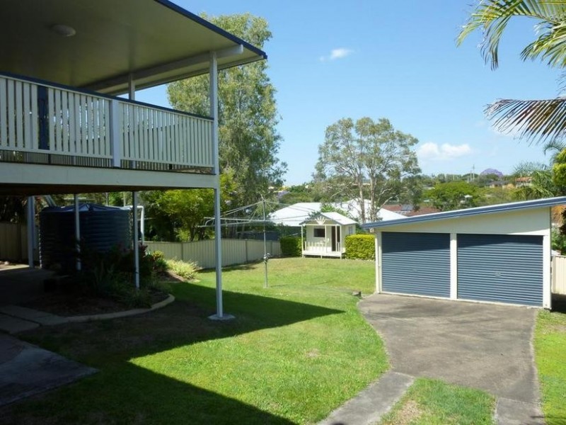 27 Yanderra Avenue, Arana Hills QLD 4054