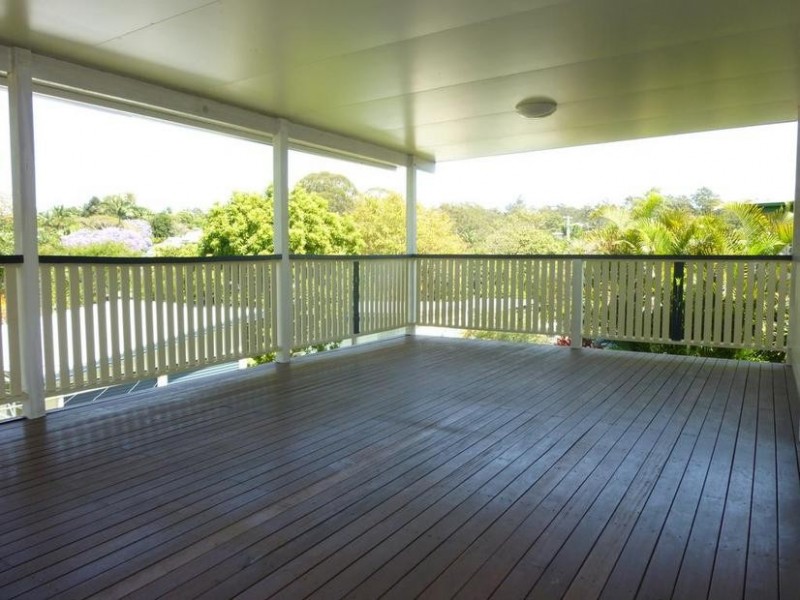 27 Yanderra Avenue, Arana Hills QLD 4054