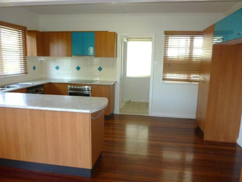 27 Yanderra Avenue, Arana Hills QLD 4054