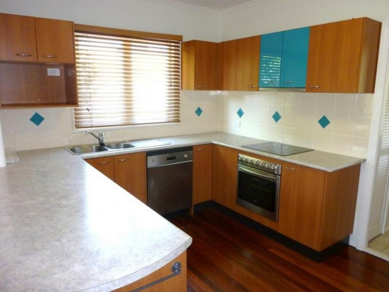 27 Yanderra Avenue, Arana Hills QLD 4054