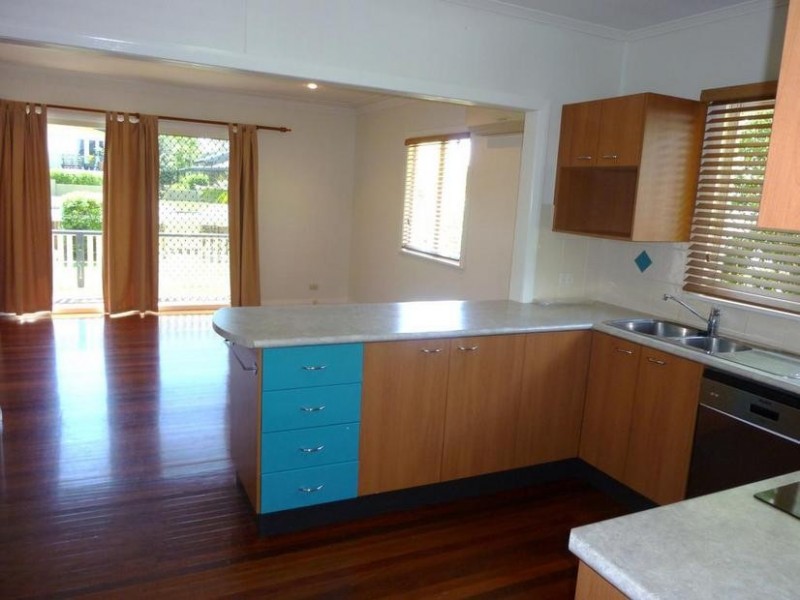 27 Yanderra Avenue, Arana Hills QLD 4054