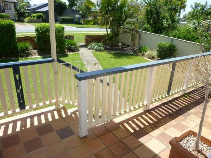 27 Yanderra Avenue, Arana Hills QLD 4054