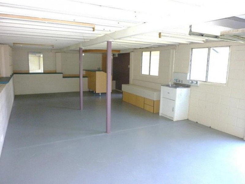 27 Yanderra Avenue, Arana Hills QLD 4054