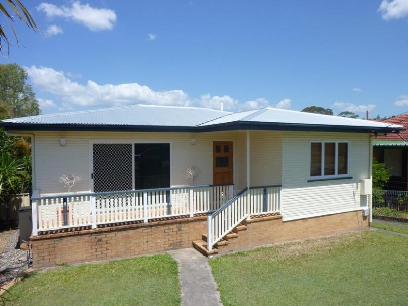 27 Yanderra Avenue, Arana Hills QLD 4054