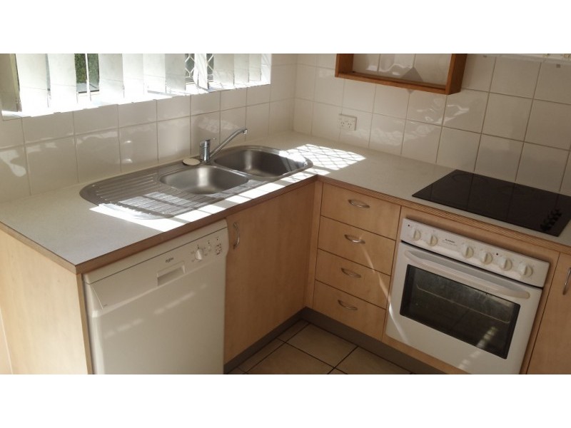 2/105 Flower Street, Northgate QLD 4013