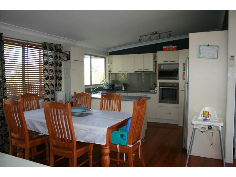 32 Hutton Road, Ferny Hills QLD 4055