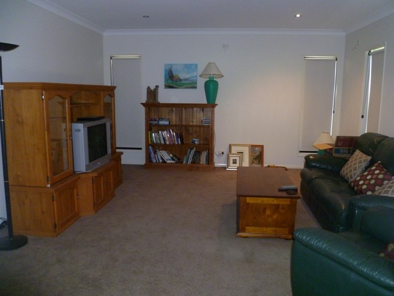 17 Penambul Crescent, Ferny Hills QLD 4055