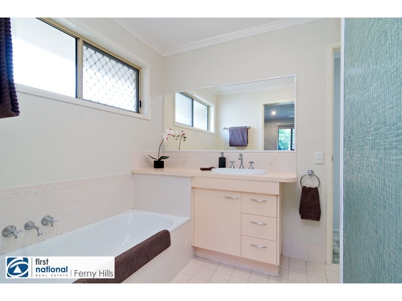 33 Tetragona Drive, Arana Hills QLD 4054