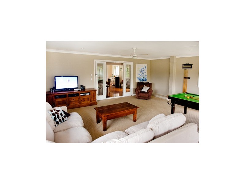 16 Dunbil Ave, Ferny Hills QLD 4055