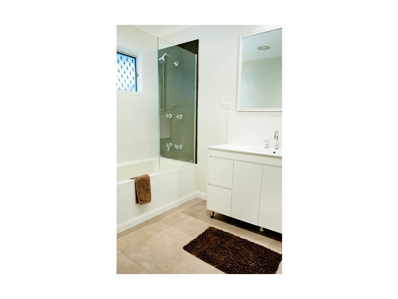 16 Dunbil Ave, Ferny Hills QLD 4055