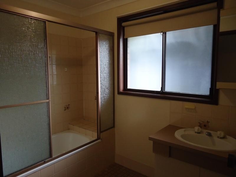 8 Pegasus Street, Eatons Hill QLD 4037