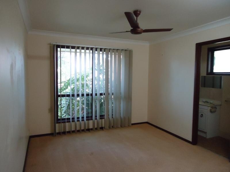 8 Pegasus Street, Eatons Hill QLD 4037