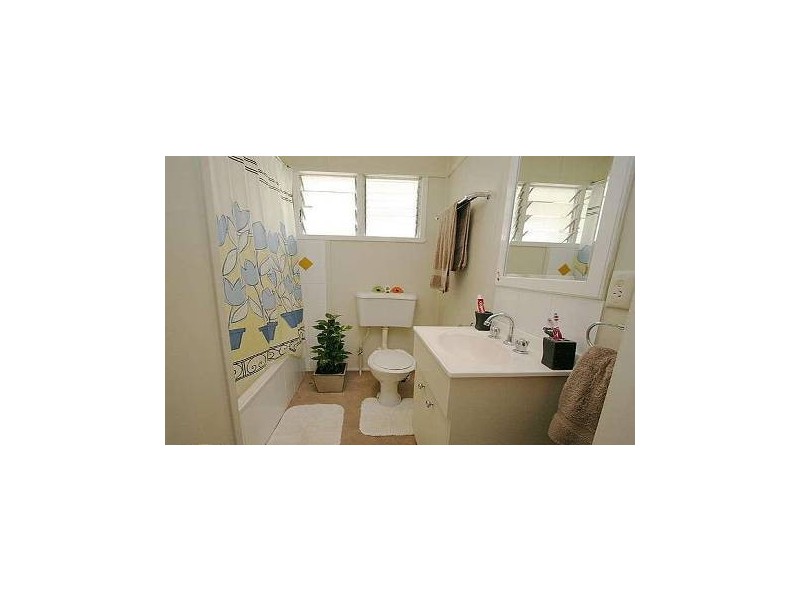 229 Appleby Rd, Stafford Heights QLD 4053