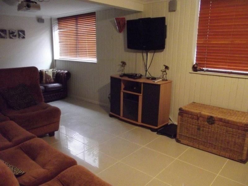 17 Bunora Avenue, Ferny Hills QLD 4055