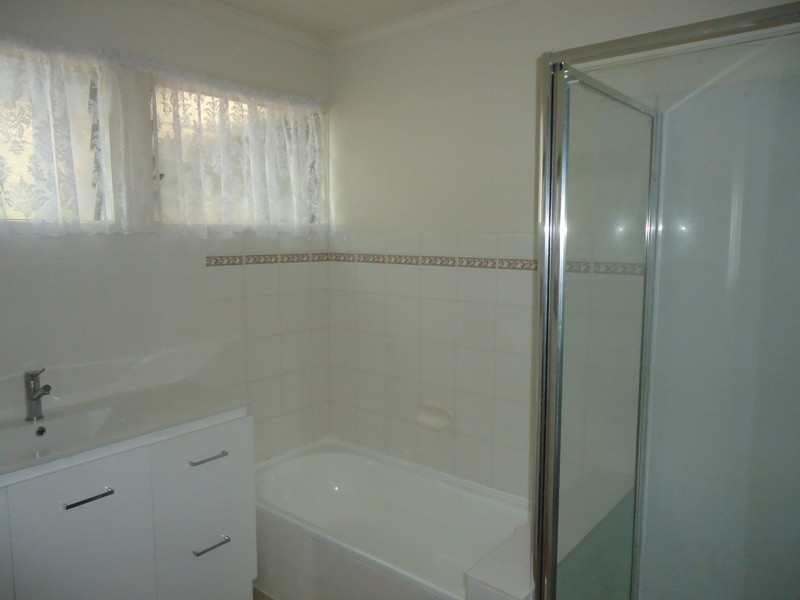 17 Bunora Avenue, Ferny Hills QLD 4055