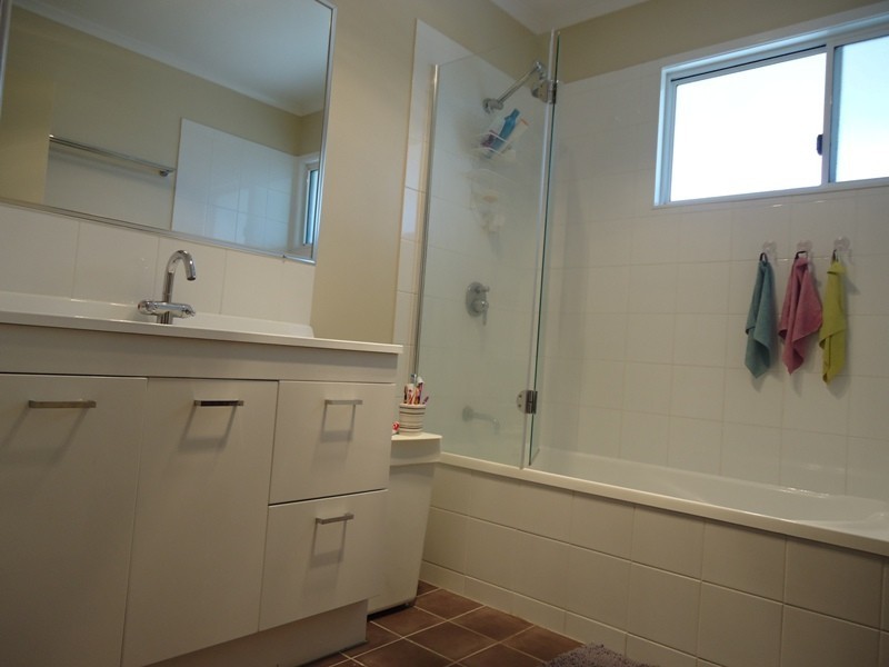 22 Anora Cres, Ferny Hills QLD 4055