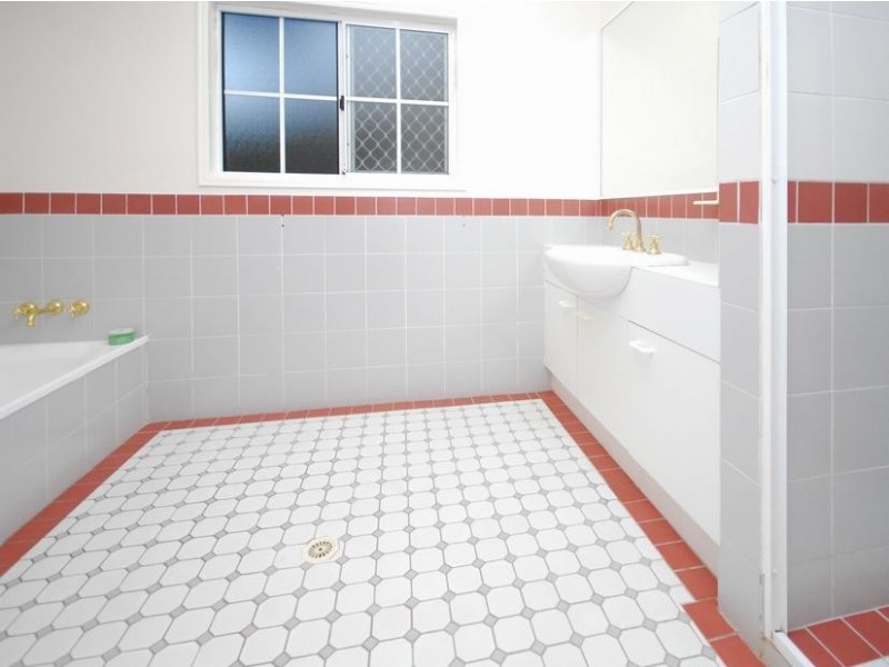 1 Woodfield Court, Ferny Hills QLD 4055
