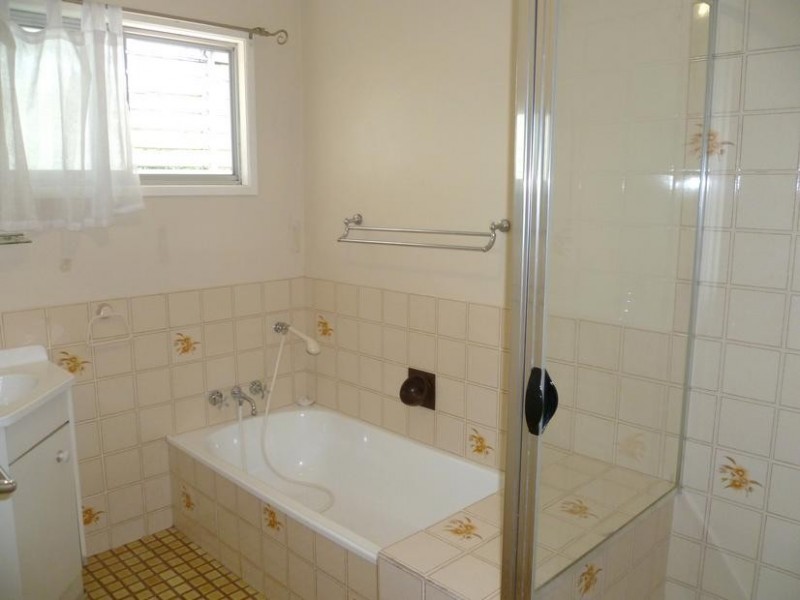 4 Ferny Way, Ferny Hills QLD 4055