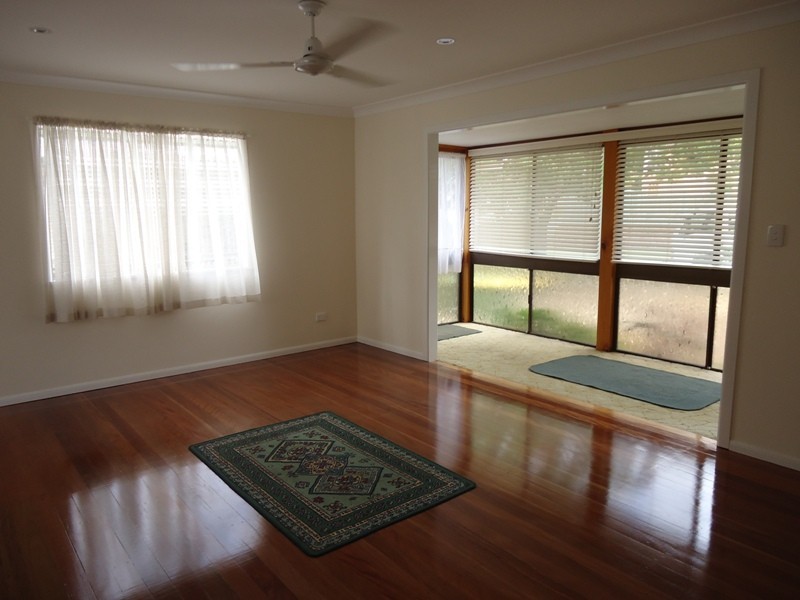 4 Pyang Grove, Ferny Hills QLD 4055