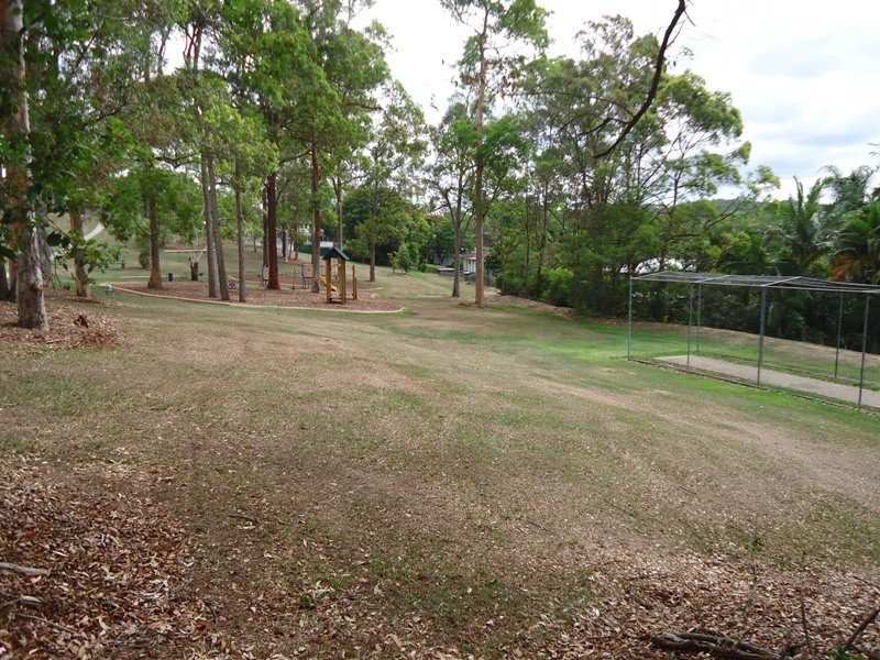 4 Pyang Grove, Ferny Hills QLD 4055