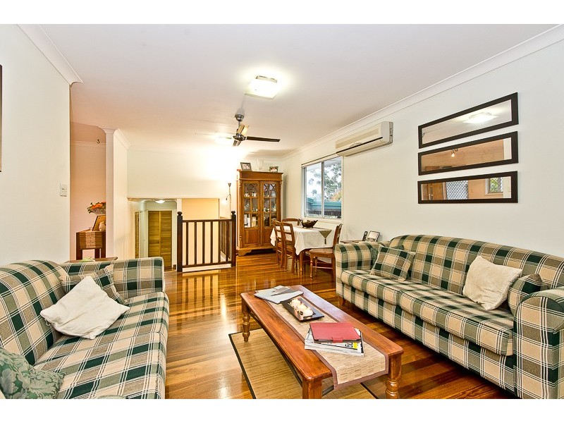 10 Penambul Crescent, Ferny Hills QLD 4055