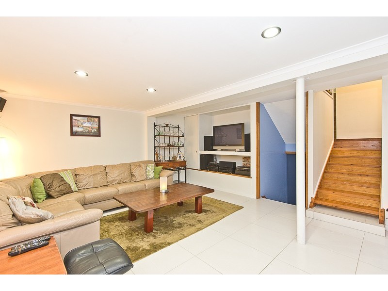 10 Penambul Crescent, Ferny Hills QLD 4055