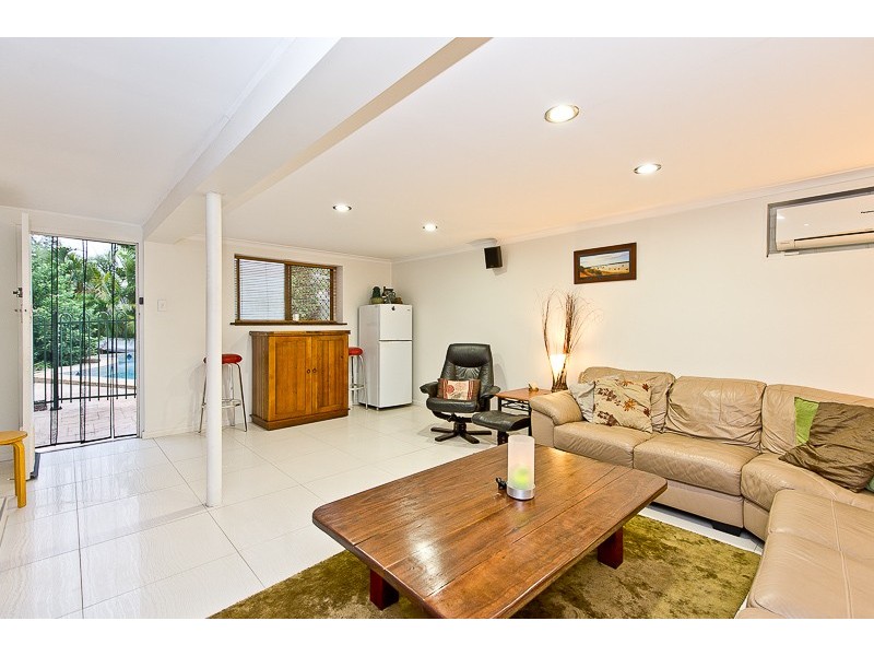 10 Penambul Crescent, Ferny Hills QLD 4055