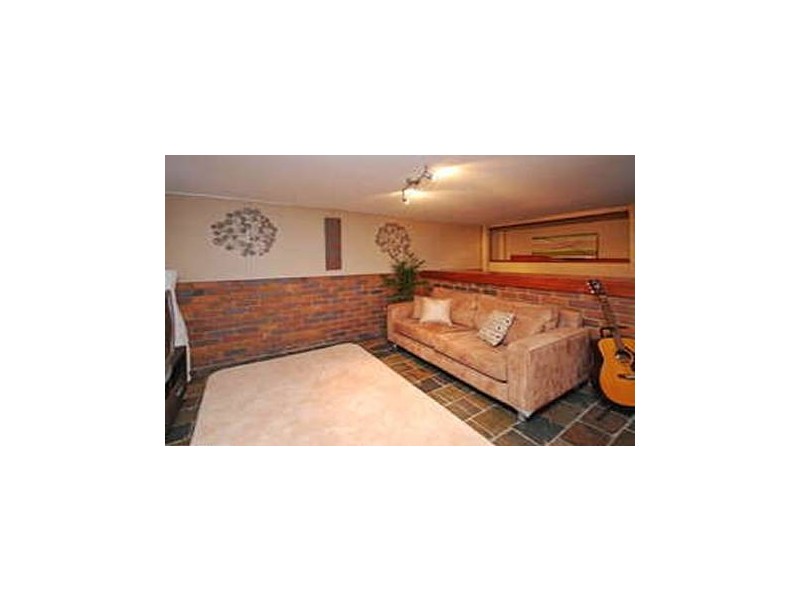 33 Yathong Court, Arana Hills QLD 4054