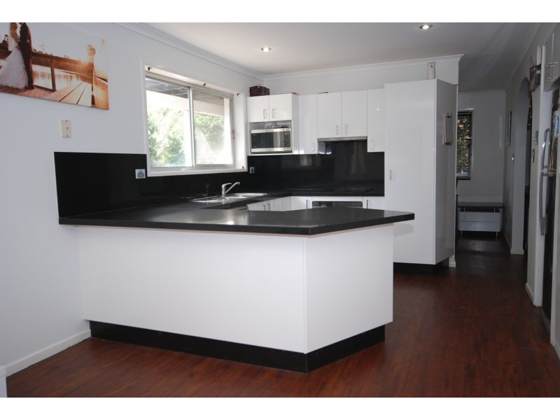 6 Nikola Street, Arana Hills QLD 4054