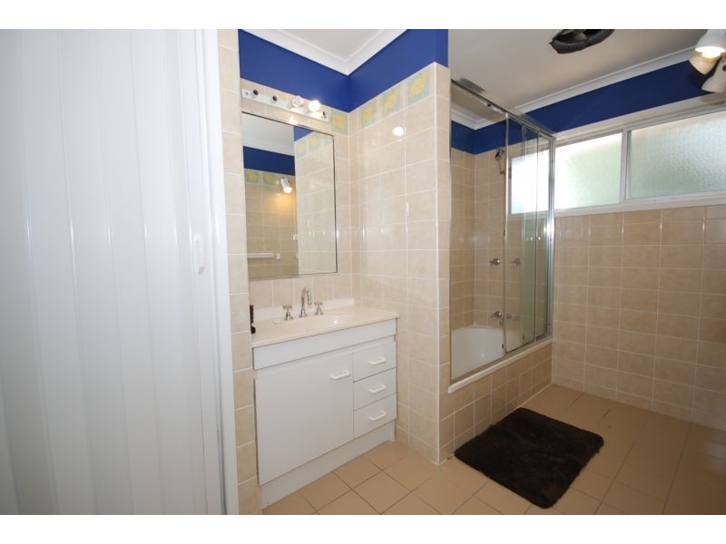 6 Nikola Street, Arana Hills QLD 4054