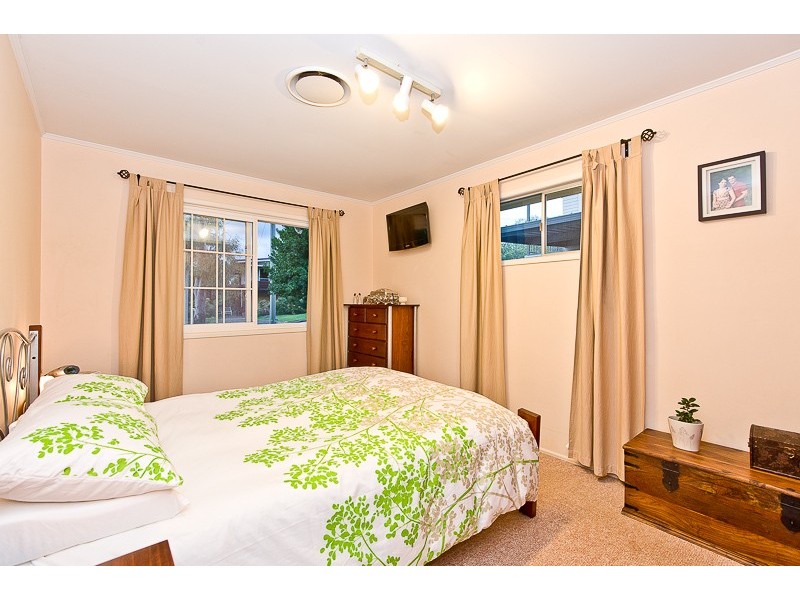 4 Burril Crescent, Ferny Hills QLD 4055