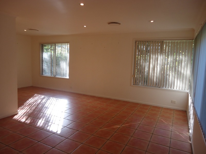 12 Kylie Avenue, Ferny Hills QLD 4055