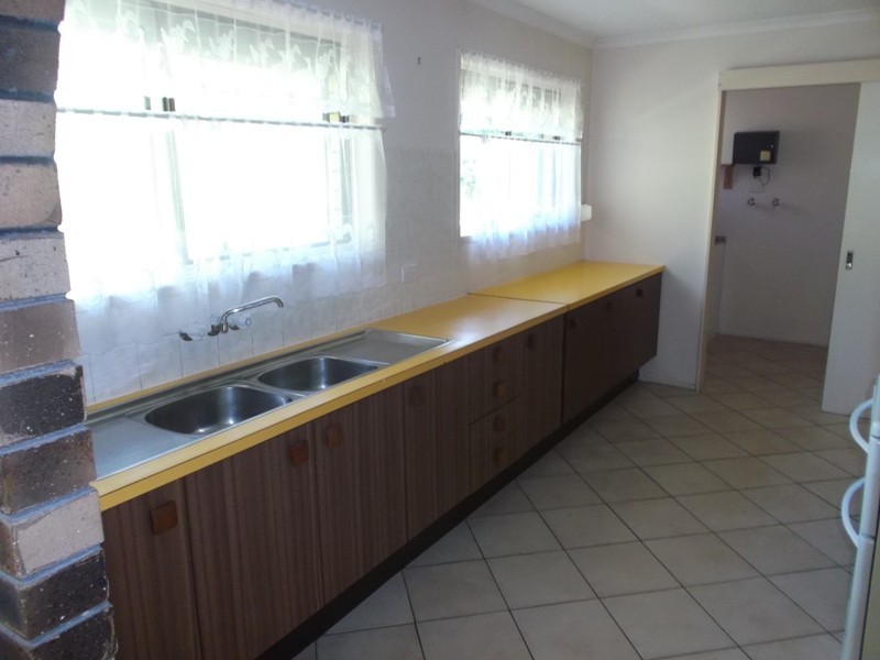 8 Nikola Street, Arana Hills QLD 4054