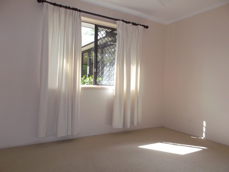 8 Nikola Street, Arana Hills QLD 4054