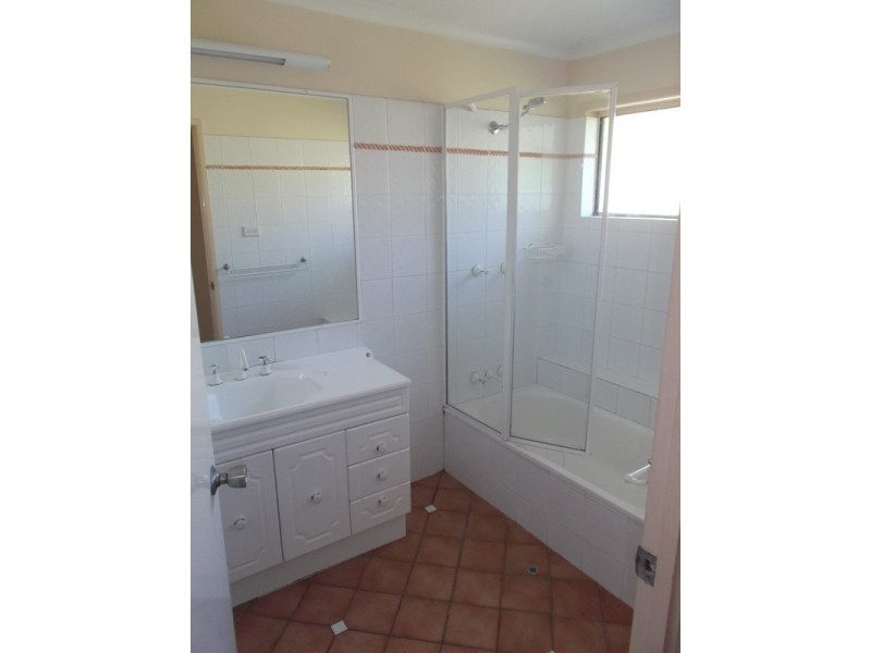 8 Nikola Street, Arana Hills QLD 4054