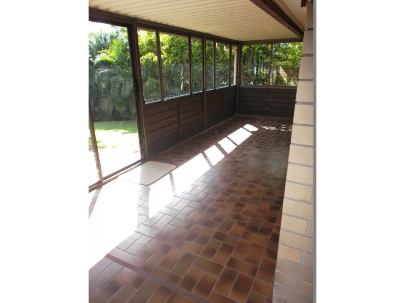 8 Nikola Street, Arana Hills QLD 4054