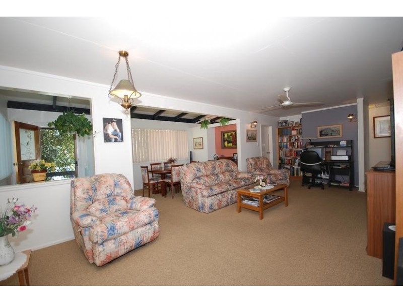 17 Carawatha Avenue, Ferny Hills QLD 4055