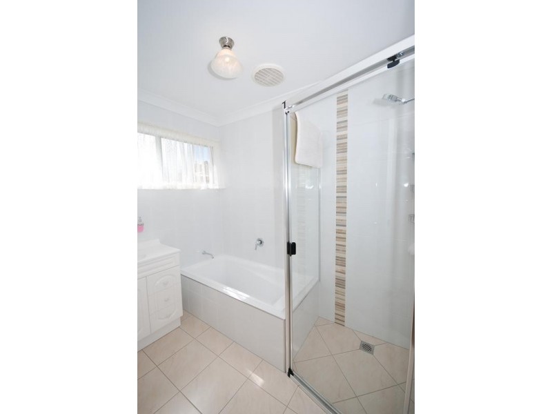 17 Carawatha Avenue, Ferny Hills QLD 4055