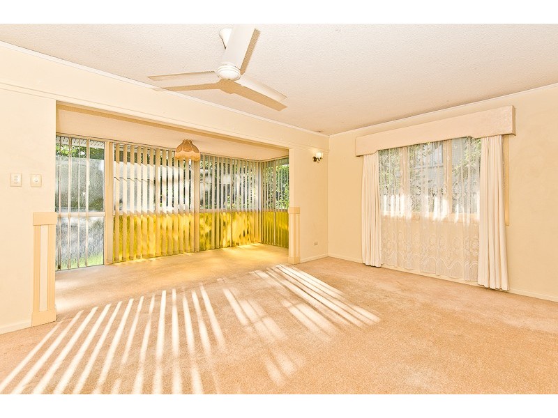27 Penambul Crescent, Ferny Hills QLD 4055