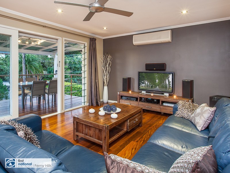 9 Corang Crescent, Ferny Hills QLD 4055
