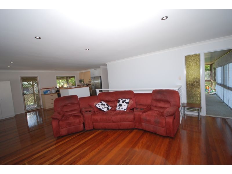 16 Samantha Court, Ferny Hills QLD 4055