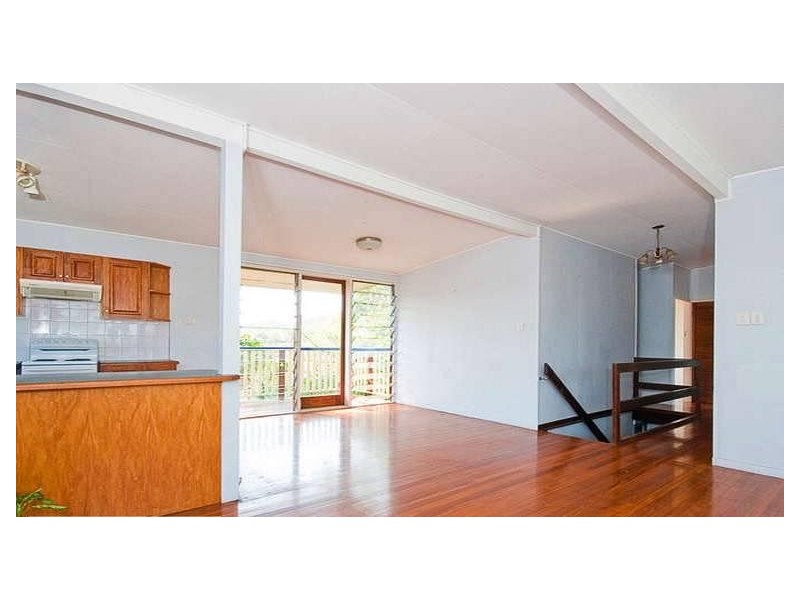 4 Gordon Road, Ferny Hills QLD 4055