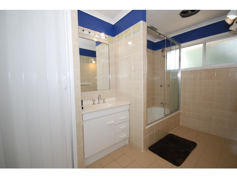 6 Nikola Street, Arana Hills QLD 4054