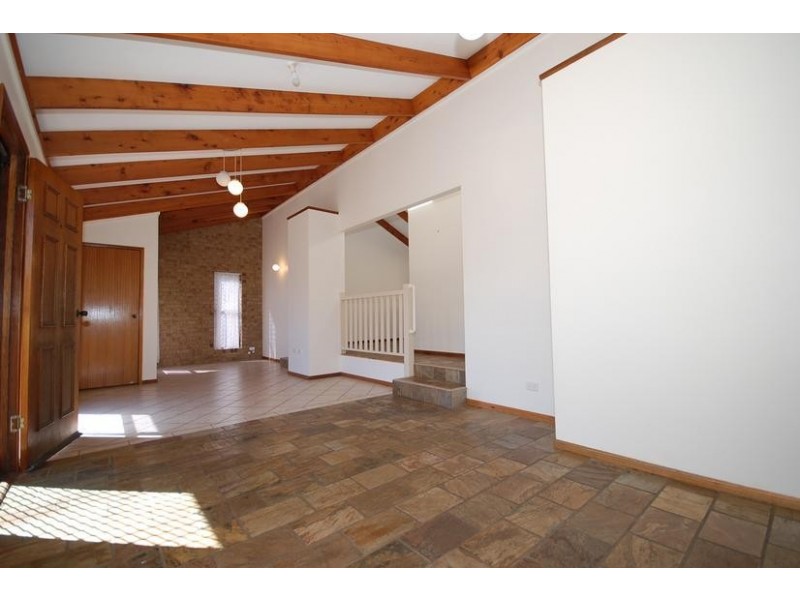 37 Linkwood Drive, Ferny Hills QLD 4055