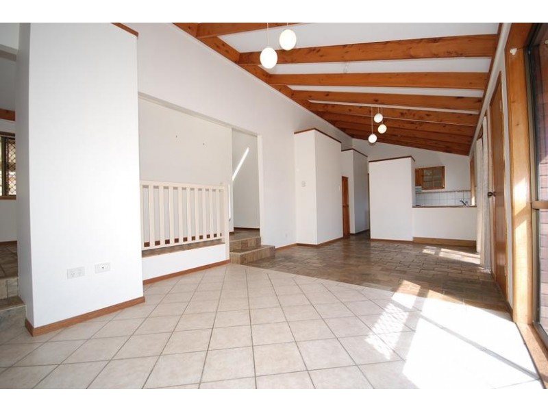 37 Linkwood Drive, Ferny Hills QLD 4055