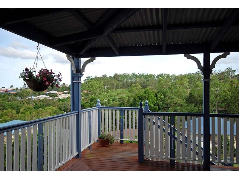 28 Woodtop Court, Ferny Hills QLD 4055