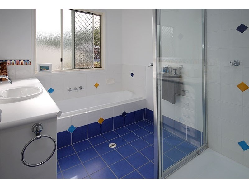 28 Woodtop Court, Ferny Hills QLD 4055