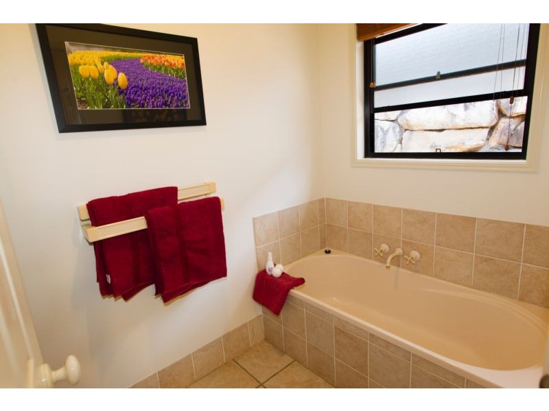 3 Joan Court, Arana Hills QLD 4054