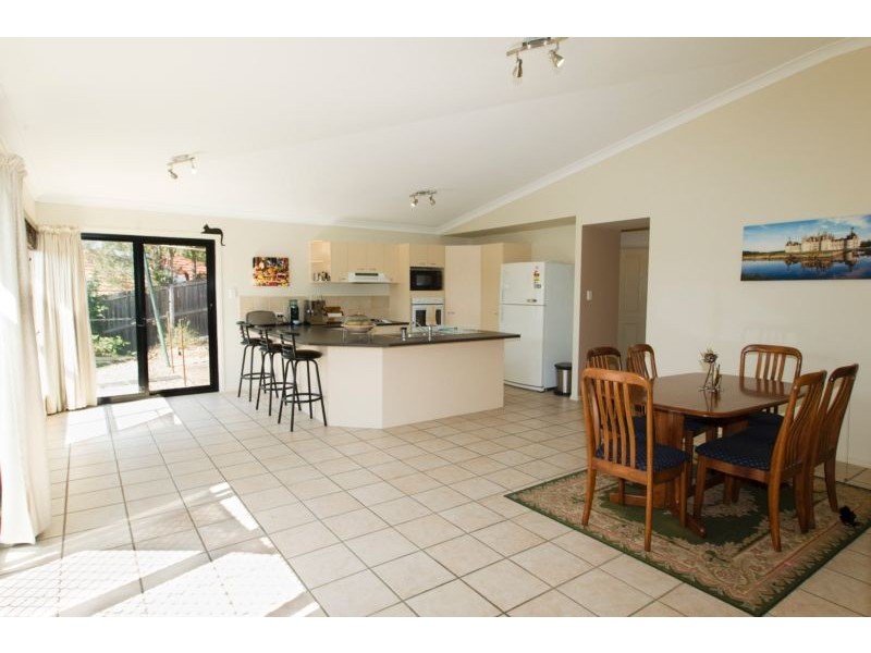 3 Joan Court, Arana Hills QLD 4054