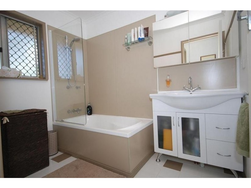 2 Dumba Lane, Ferny Hills QLD 4055